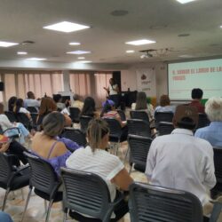 Taller de Crónica dictado por Juanita Leon en la Gobernación del Huila